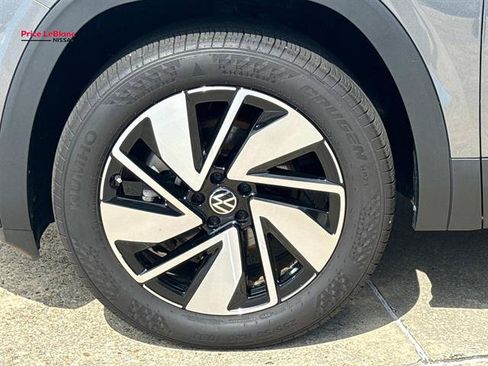 Used 2025 Volkswagen Atlas SE FWD image 4