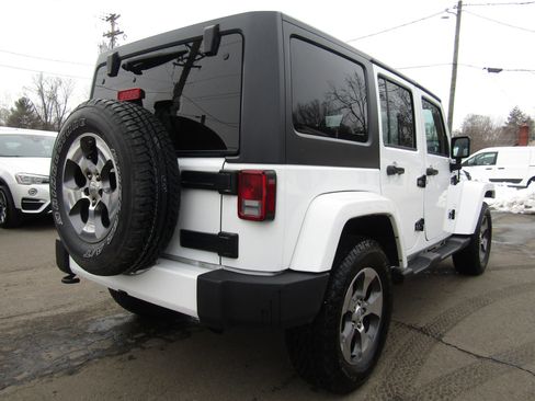 Used 2016 Jeep Wrangler Unlimited Sahara w/ Connectivity Group image 7