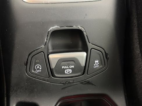 Used 2023 Jeep Renegade Latitude AWD/4WD image 25