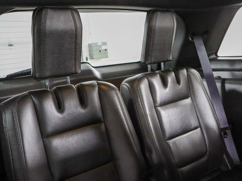 Used 2014 Ford Explorer XLT w/ Equipment Group 202A image 29