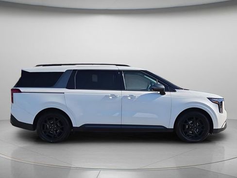 Used 2025 Kia Carnival SX w/ SX Dark Edition Package FWD image 9