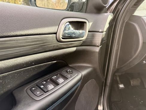 Used 2020 Jeep Grand Cherokee Laredo image 19