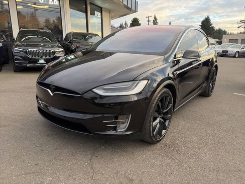 Used 2016 Tesla Model X 90D image 1