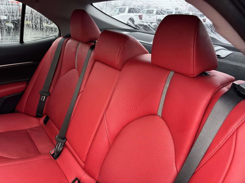 Used 2018 Toyota Camry XSE image 29