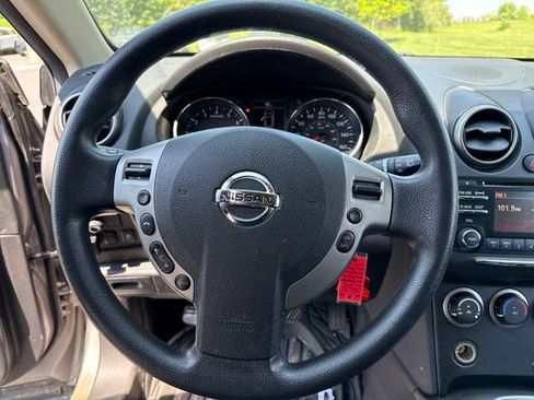 Used 2015 Nissan Rogue S w/ Convenience Package AWD/4WD image 17
