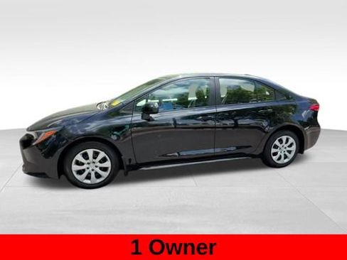 Used 2025 Toyota Corolla LE FWD image 5