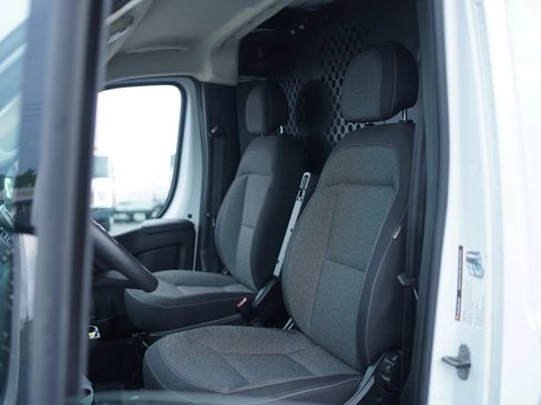 Used 2025 RAM ProMaster 2500 w/ U-Haul Equipment Group FWD image 18