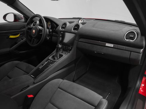 Used 2025 Porsche 718 Cayman GT4 RS RWD image 40