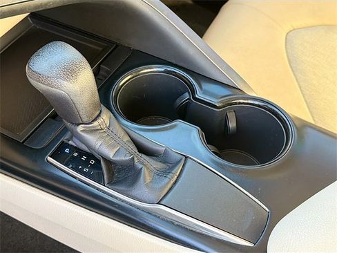 Used 2018 Toyota Camry XLE image 27