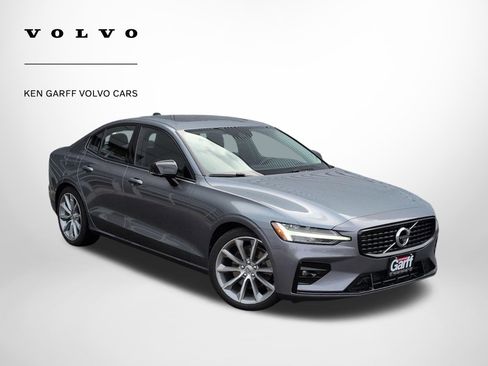 Used 2021 Volvo S60 T5 Momentum w/ Advanced Package image 1