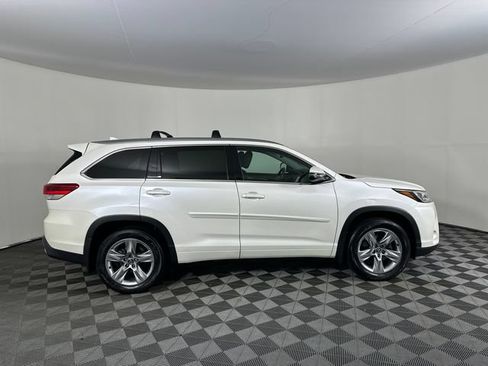 Used 2017 Toyota Highlander Limited w/ Carpet Mat Package AWD/4WD image 27