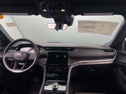 New 2025 Jeep Grand Cherokee L Laredo image 21