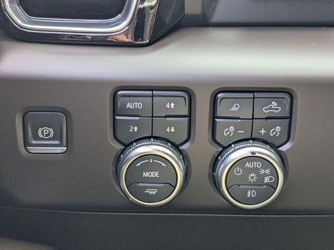 Used 2022 GMC Sierra 1500 Denali w/ Denali Reserve Package AWD/4WD image 24
