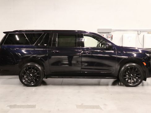 Certified 2023 Cadillac Escalade ESV Sport w/ LPO, ONYX Package AWD/4WD image 6