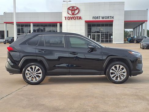 Used 2025 Toyota RAV4 XLE Premium FWD image 10