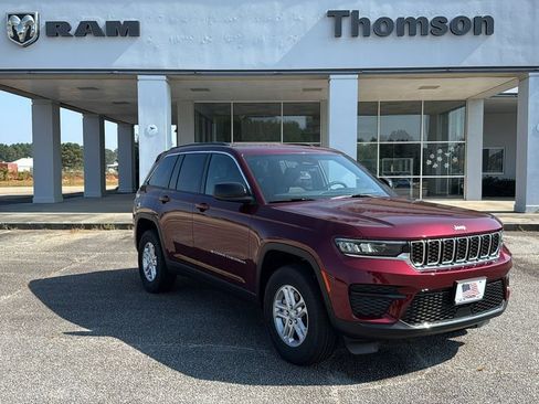 New 2025 Jeep Grand Cherokee Laredo image 2