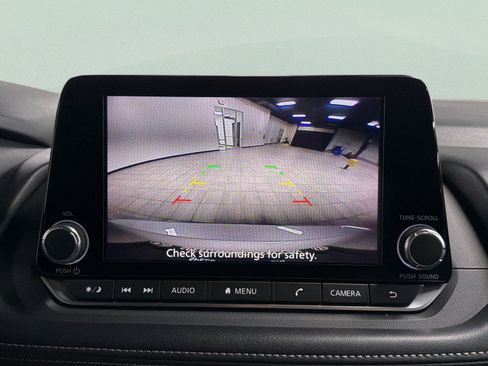 Used 2024 Nissan Rogue S FWD image 25