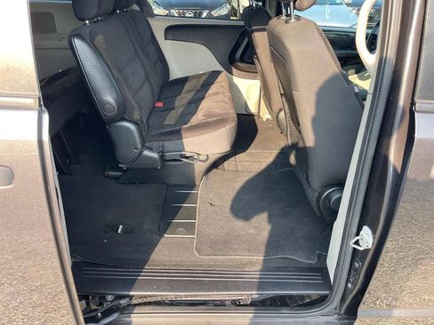 Used 2019 Dodge Grand Caravan SE FWD image 13