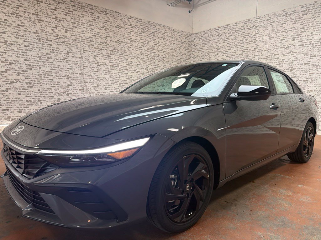New 2026 Hyundai Elantra SEL Sport FWD image 3