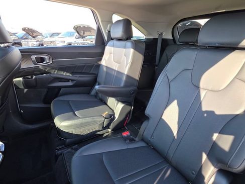Used 2023 Kia Sorento SX AWD/4WD image 19