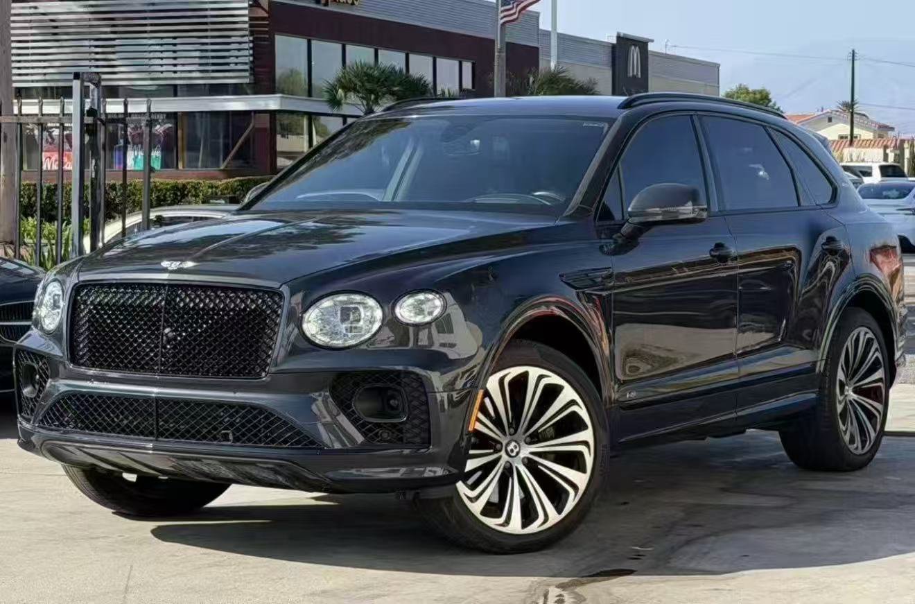 Used 2021 Bentley Bentayga AWD/4WD image 2