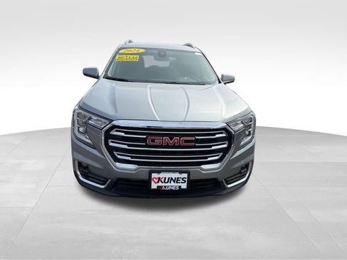 Used 2024 GMC Terrain SLT AWD/4WD image 3
