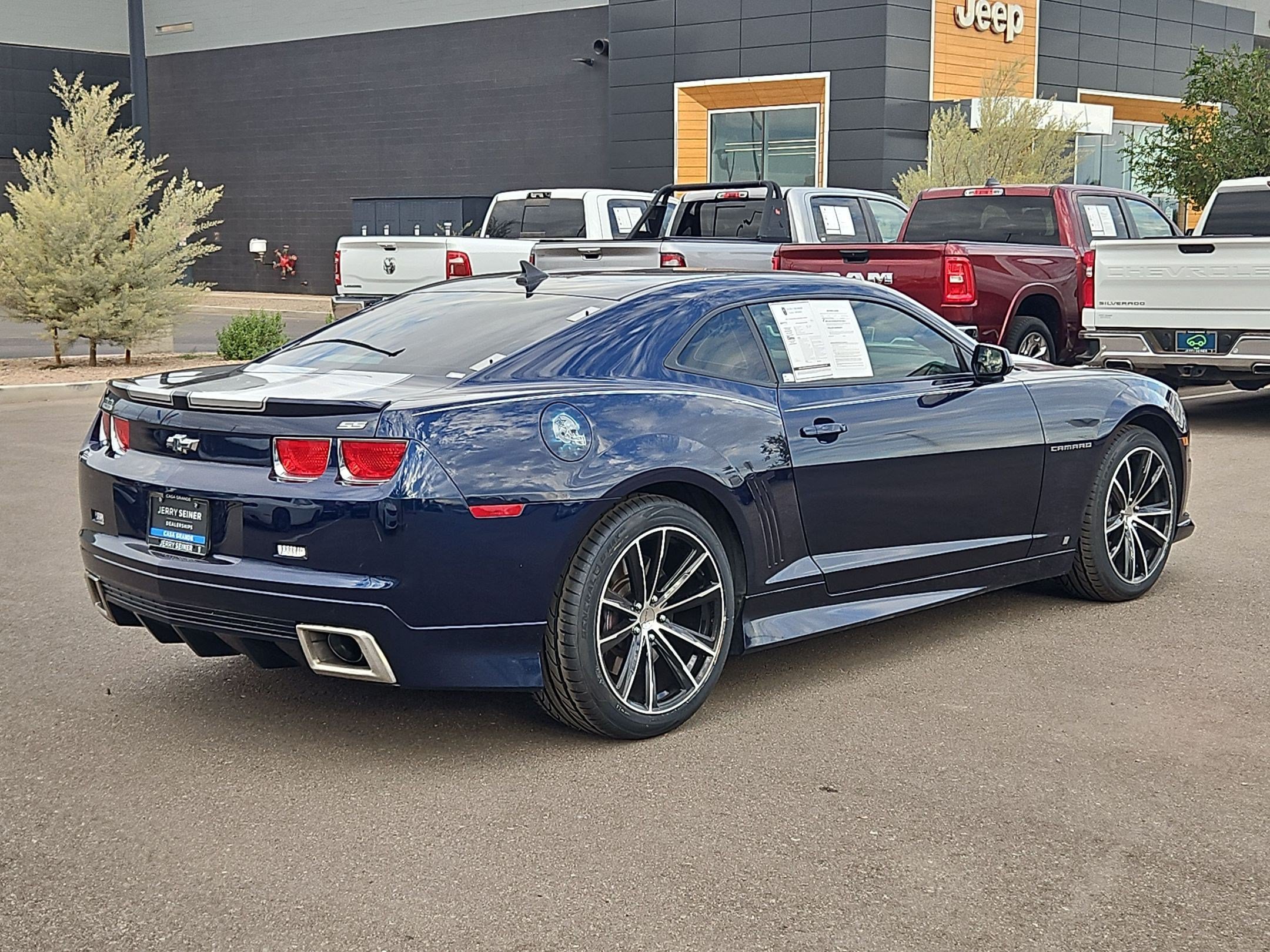 Used 2010 Chevrolet Camaro SS w/ LPO, Ground Effects Package RWD image 5