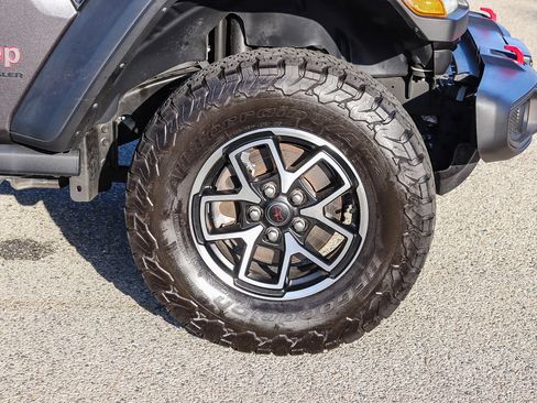 Used 2024 Jeep Wrangler Unlimited Rubicon w/ Convenience Group image 13