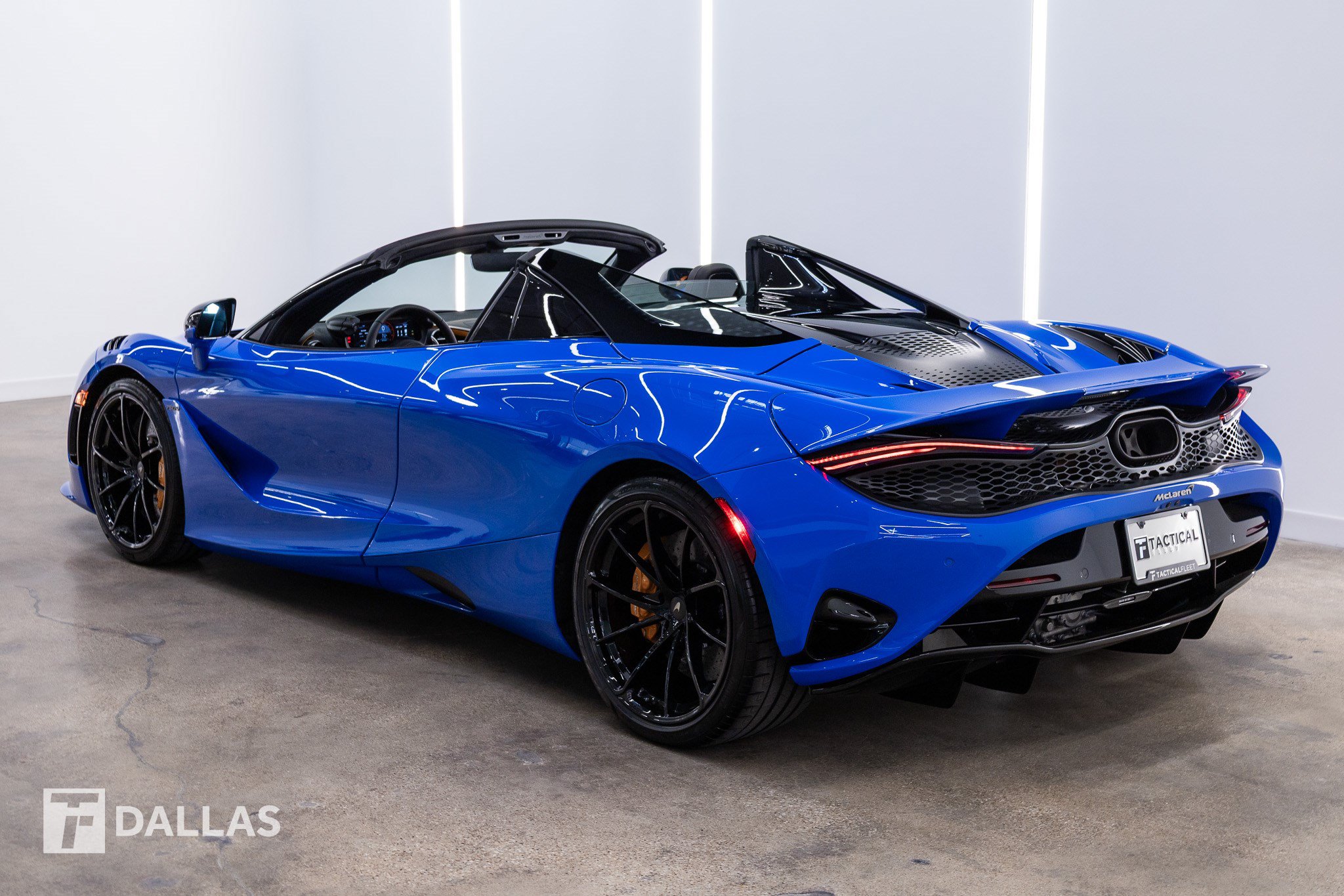 Used 2027 McLaren 750S Spider RWD image 8