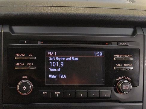 Used 2017 Nissan Titan S AWD/4WD image 25