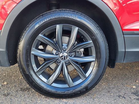 Certified 2024 Volkswagen Tiguan SE image 15