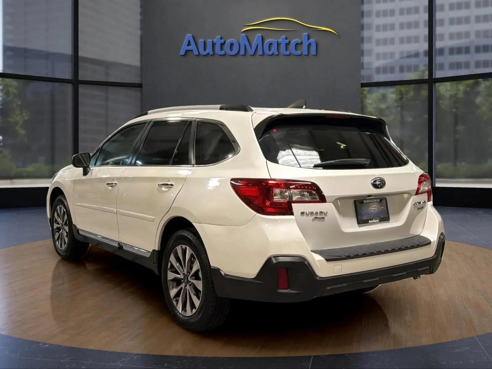Used 2018 Subaru Outback 3.6R Touring w/ Popular Package #3 AWD/4WD image 8