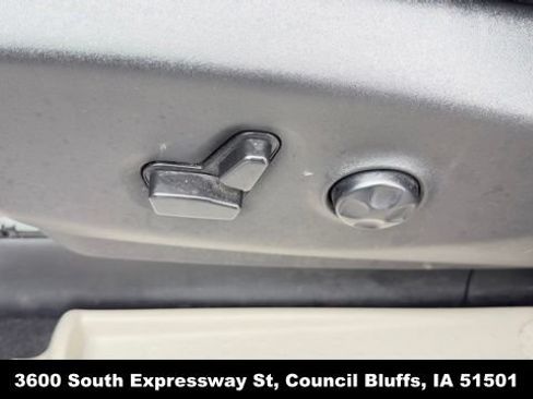 Used 2023 Chrysler Pacifica Touring-L FWD image 14