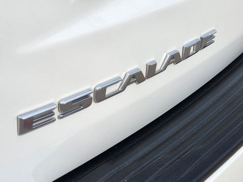 Certified 2025 Cadillac Escalade Premium Luxury w/ Touring Package AWD/4WD image 30