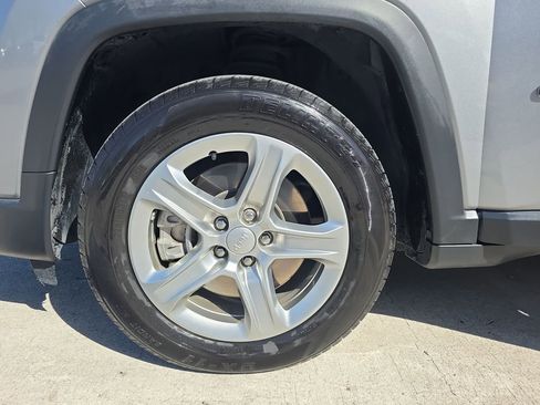 Used 2024 Jeep Compass Latitude image 25