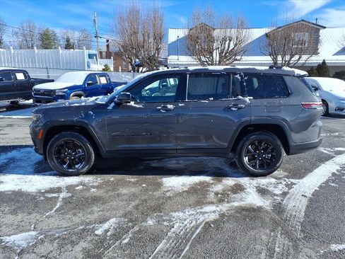 Used 2024 Jeep Grand Cherokee L Altitude image 2