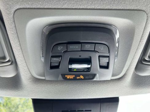 Used 2023 Toyota Corolla Cross XLE w/ Convenience Package FWD image 18