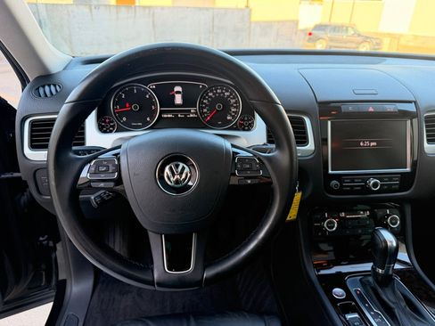 Used 2013 Volkswagen Touareg TDI AWD/4WD image 10