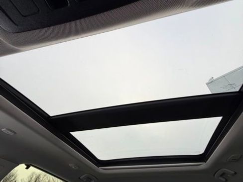 Used 2023 Nissan Rogue SL w/ SL Premium Package image 47