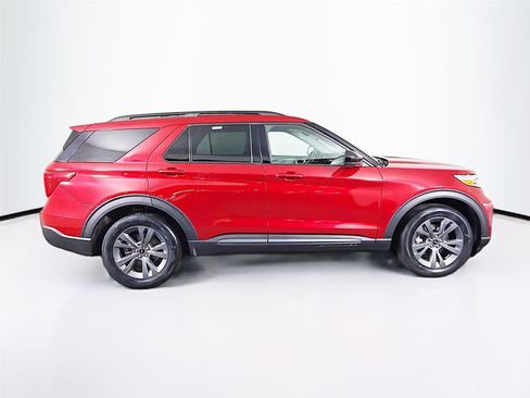 Used 2024 Ford Explorer XLT w/ Equipment Group 202A AWD/4WD image 8