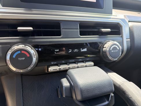 Certified 2024 Toyota Tacoma SR5 AWD/4WD image 8