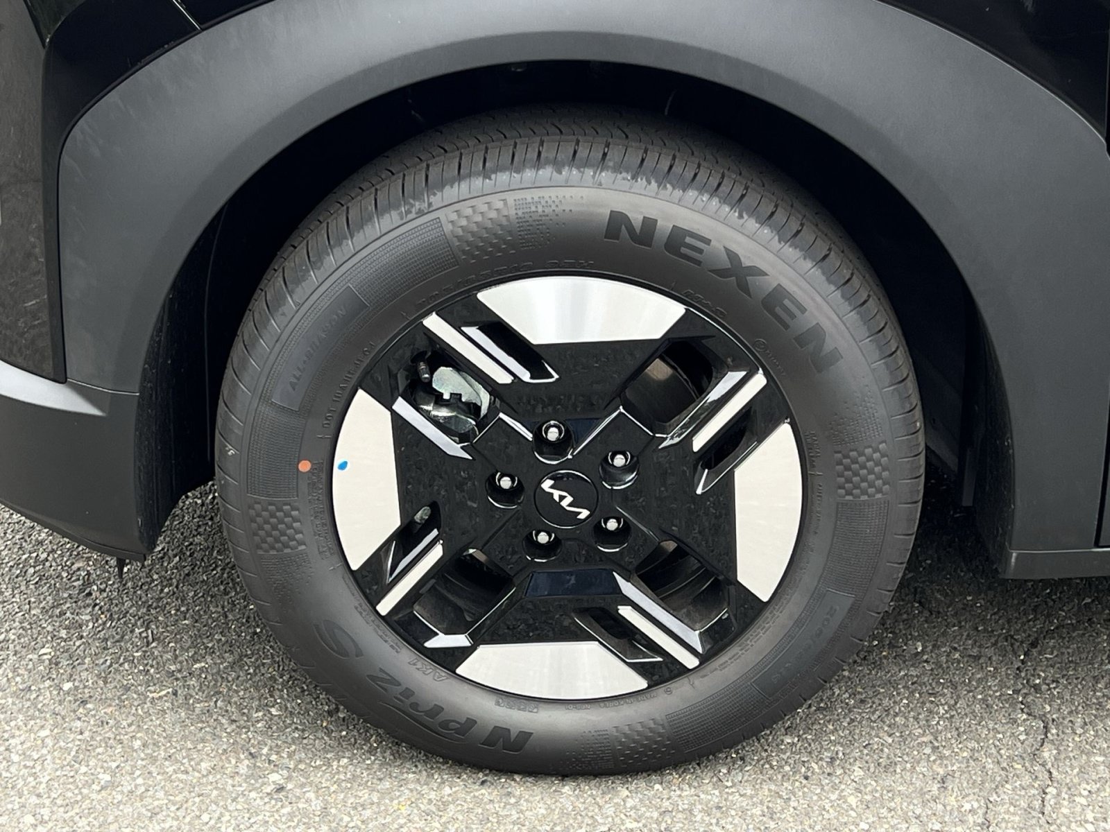 New 2027 Kia Seltos LX FWD image 17