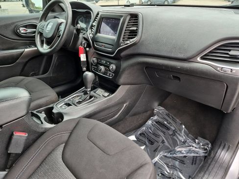 Used 2019 Jeep Cherokee Latitude w/ Popular Appearance Group FWD image 15