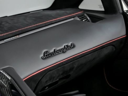 Used 2021 Lamborghini Aventador SVJ image 40