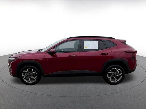 Used 2025 Chevrolet Trax LT w/ LT Convenience Package FWD image 8