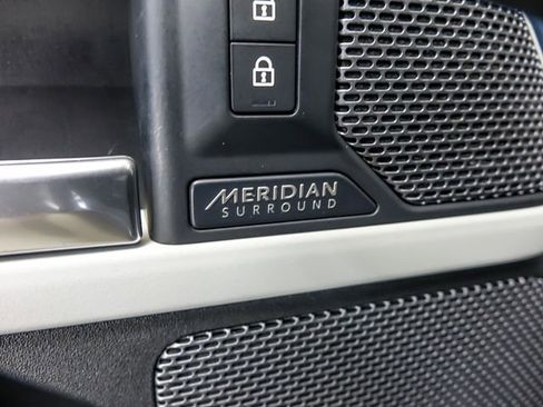 Used 2022 Land Rover Defender 110 SE AWD/4WD image 24