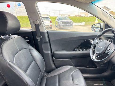Used 2022 Kia Niro Touring Special Edition FWD image 14
