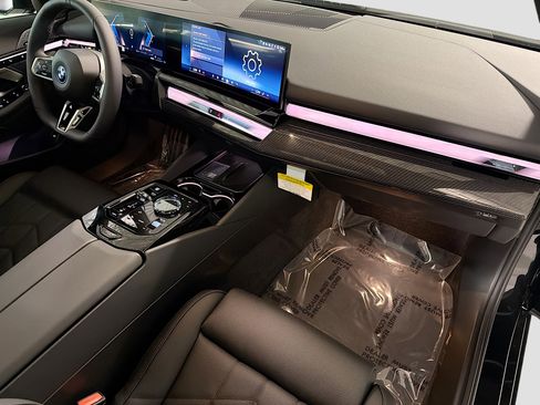 New 2026 BMW 550e xDrive w/ Executive Package image 14
