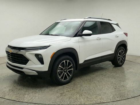 Used 2025 Chevrolet TrailBlazer LT image 3