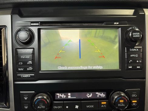 Used 2018 Nissan Titan SV w/ SV Convenience Package image 27